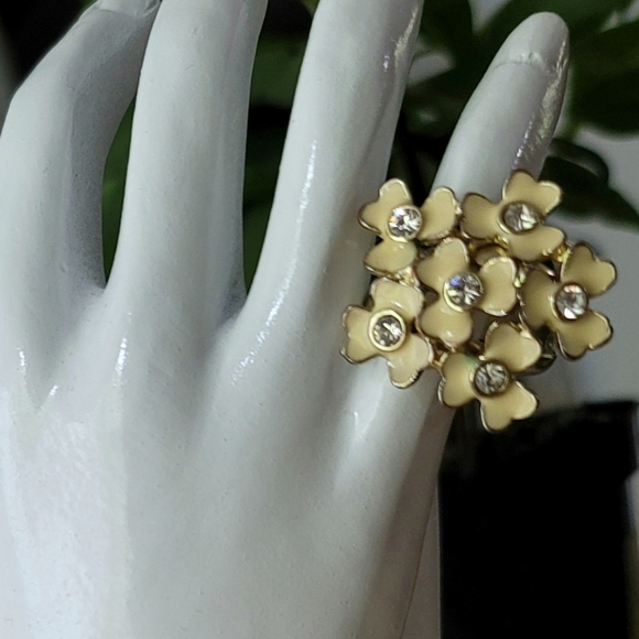 Vintage Gold Color Daisy Cluster Ring Size 7 - Picture 2 of 5